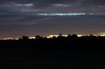 A08 : Les nuages semblent avoir été taillés pour épouser la ligne d'horizon ! Difficile dans ces conditions de voir la conjonction. Le 28 mai 2021, Nikon D40, 70 mm, f/4, 200 ISO, 2s.