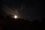 A03 : Le lendemain en conjonction avec Jupiter, la Lune arbore une jolie couronne (incomplète). Le 29 juin 2021, Sony NEX-5N, 18 mm, f/3.5, 400 ISO, 5x2s.