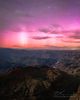 C06 : Autre célèbre paysage où les aurores ne sont que très rarement observées, le Grand Canyon. Elles étaient déjà visibles la veille, et avec encore une plus forte intensité. Le 11 mai 2024 dans l’Arizona, EOS 5D IV, 14mm(?), f/4.5, 12800 ISO, 30s.