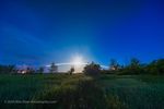 D03 : Chapelet de Lune lors du lunistice. Une des plus basses observable (plus de 5° en dessous de l’écliptique). Le 21 juin 2024 près de Gleichen dans l’Alberta au Canada, R5, 14mm, f/5.6, 100 ISO, 1/2s pour les Lune et pour le paysage f/1.8, 400 ISO, 15s.