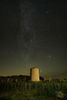 B04 : Un peu plus tard, Mars et Jupiter sont passées de l’autre côté du moulin. On peut retrouver différents objets de Messier dans cette image, le plus identifiable étant M 31 (la galaxie d’Andromède, dans le coin supérieur droit). Le 15 août 2024 entre Ligaine et St-Généroux, NEX-5T, 12mm, f/2, 800 ISO, 25 x 20s.