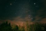 A02 : Mars et Jupiter séparés par la rivière d’étoiles de la Voie Lactée. Le 4 janvier 2025 à Maulais, NEX-5T, 12mm, f/2, 800 ISO, 5 x 15s.